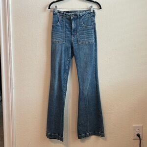 ⭐️American Eagle Super Hi-rise Flare Jeans Medium Wash